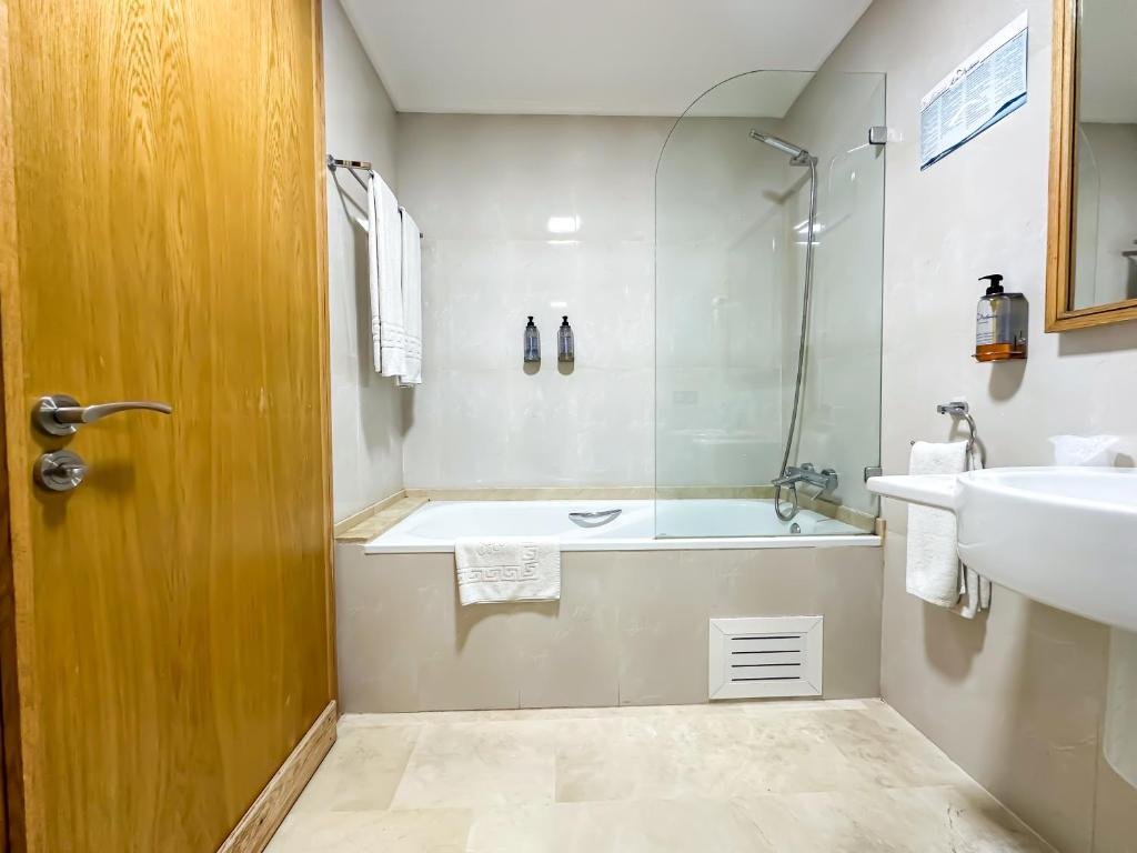 Hotel LA PALOMA 751 av Mlly Hassan bel Mehdi 93000 Tetouan Morocco bathroom