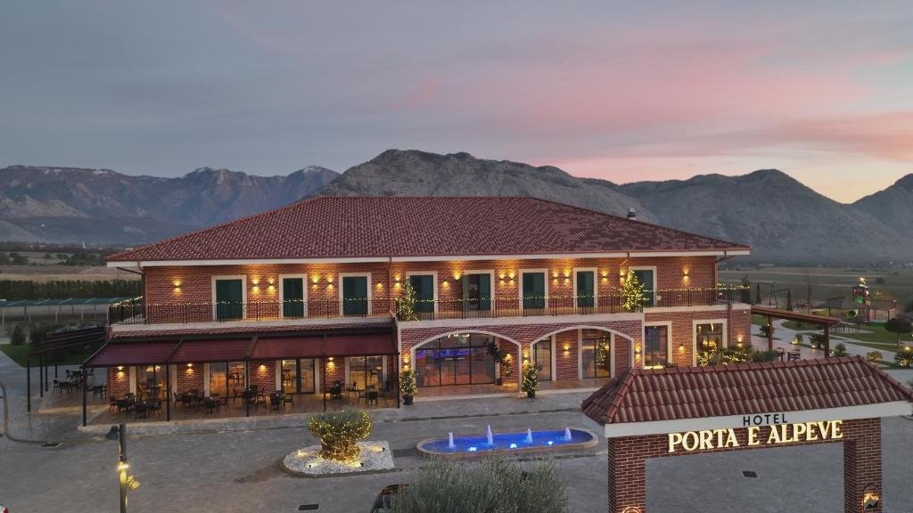 Porta e Alpeve Gradec Albania